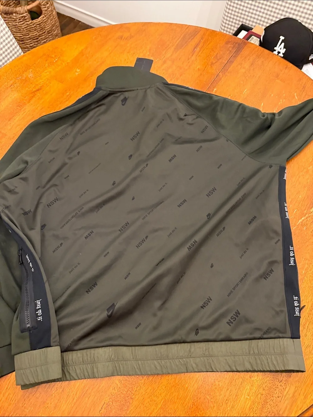 Nike Men’s Two-Tone Olive & Dark Green Lightweight Jacket xxl